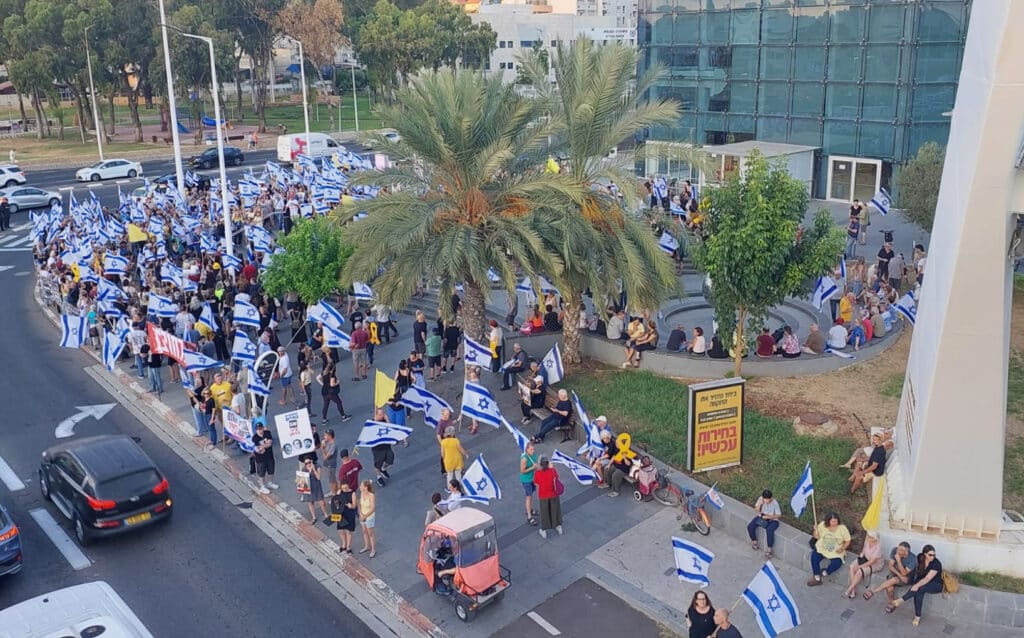 הפגנה למען עסקת החטופים בצומת נהריה