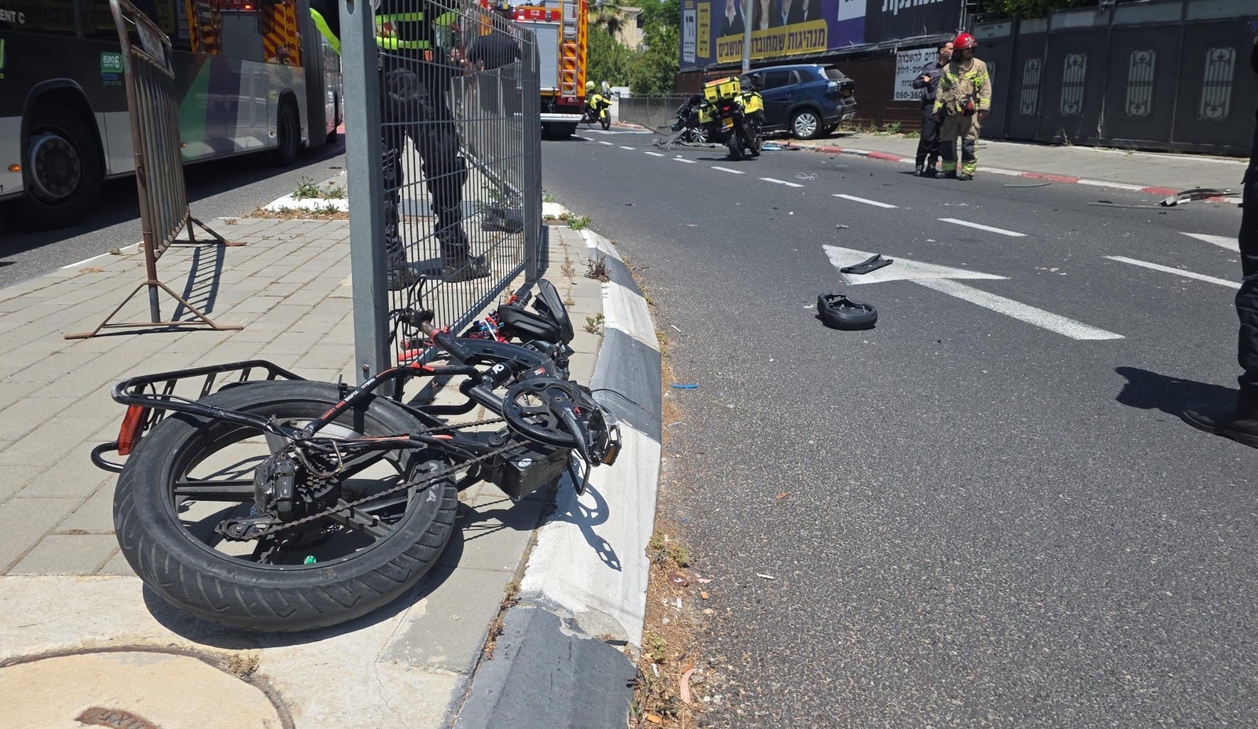 רוכב אופניים חשמליים נפגע קשה בתאונה בקרית ביאליק