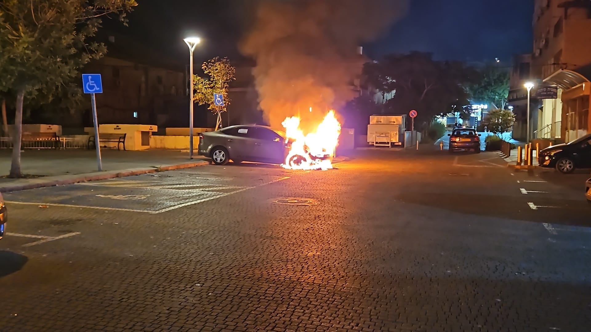 הצתת מכוניות ברח מורדי הגטאות בקרית אתא