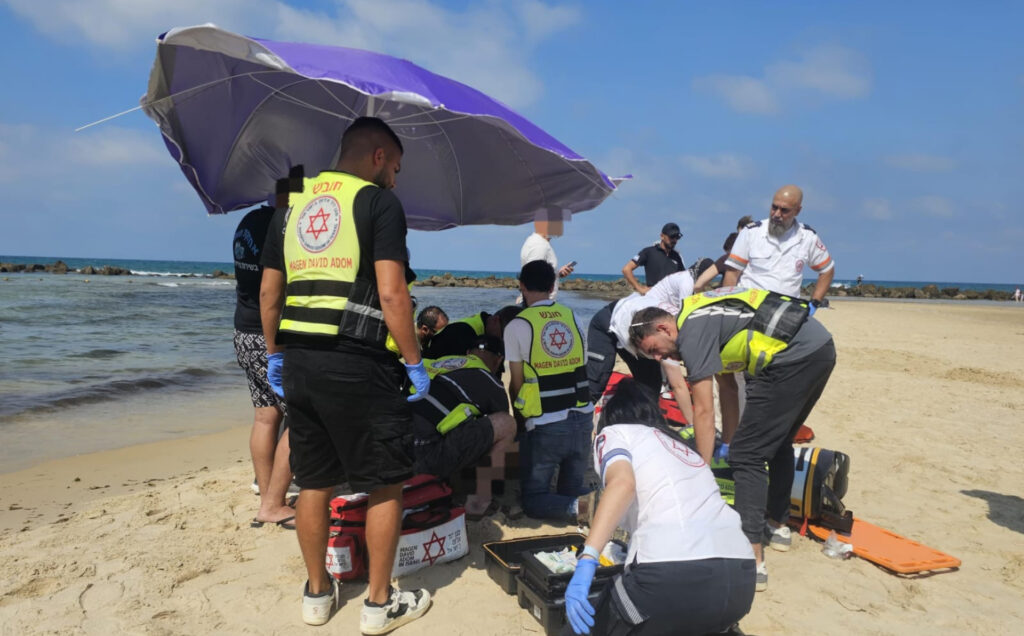 אישה כבת 70 נמשתה מהים סמוך לחוף הכרמל