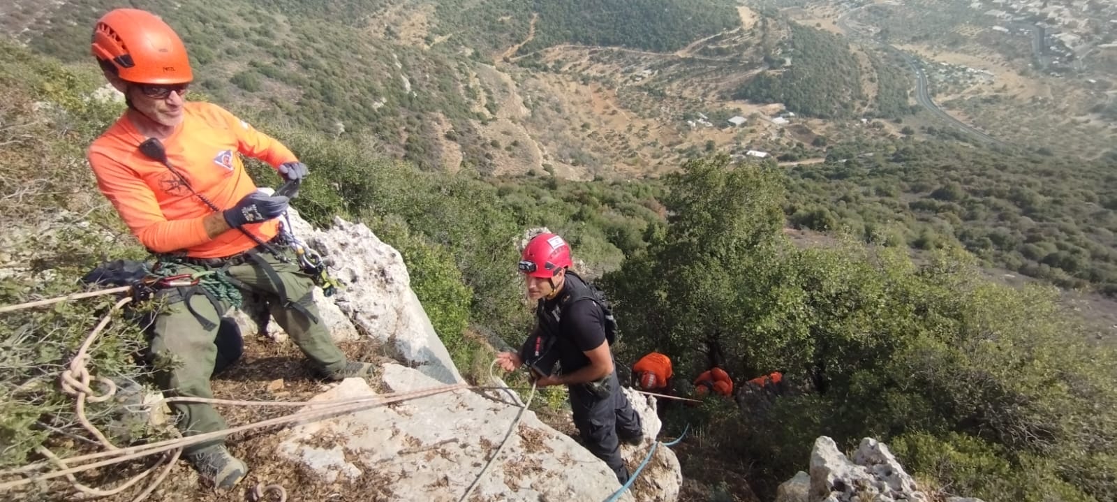 טייס טרקטורון רחיפה נתקע על מצוק סמוך לבית ג'אן