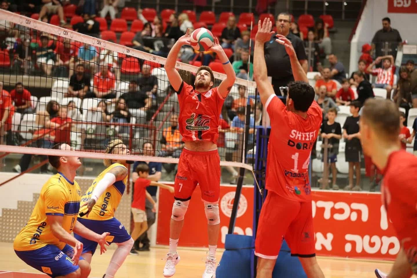 ניצחון 1:3 להפועל מטה אשר על מכבי ת"א בקלאסיקו של ענף הכדורעף