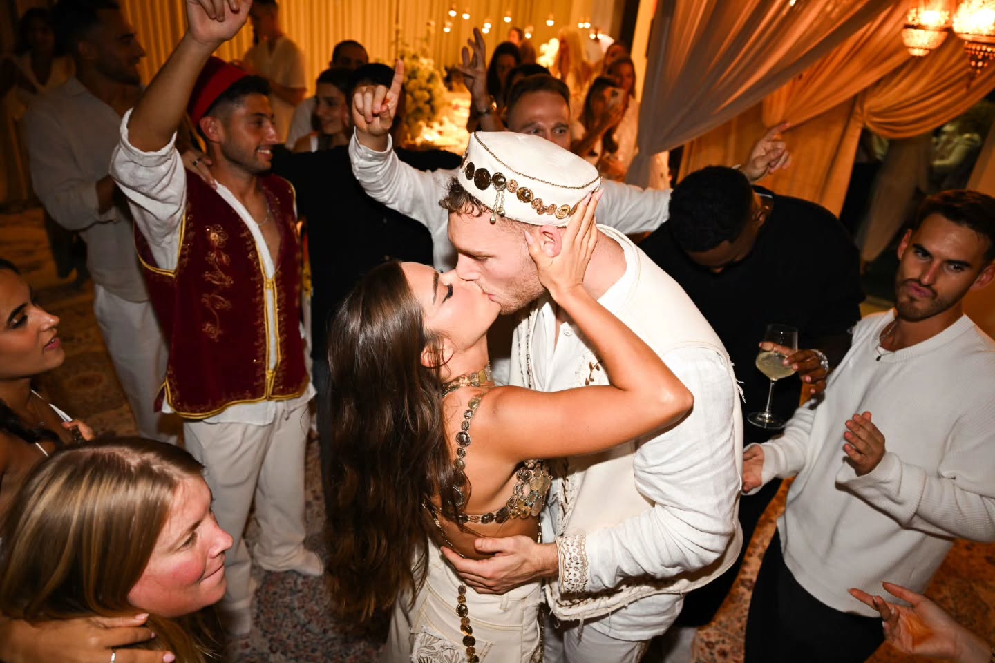 חגיגות החתונה של נועה קירל ודניאל פרץ החלו אמש באירוע חינה