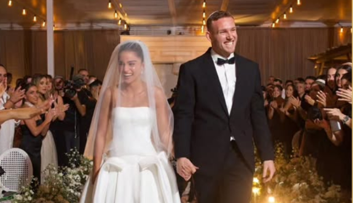 הזמרת נועה קירל והשוער דניאל פרץ נישאו לפנות ערב בטקס מצומצם