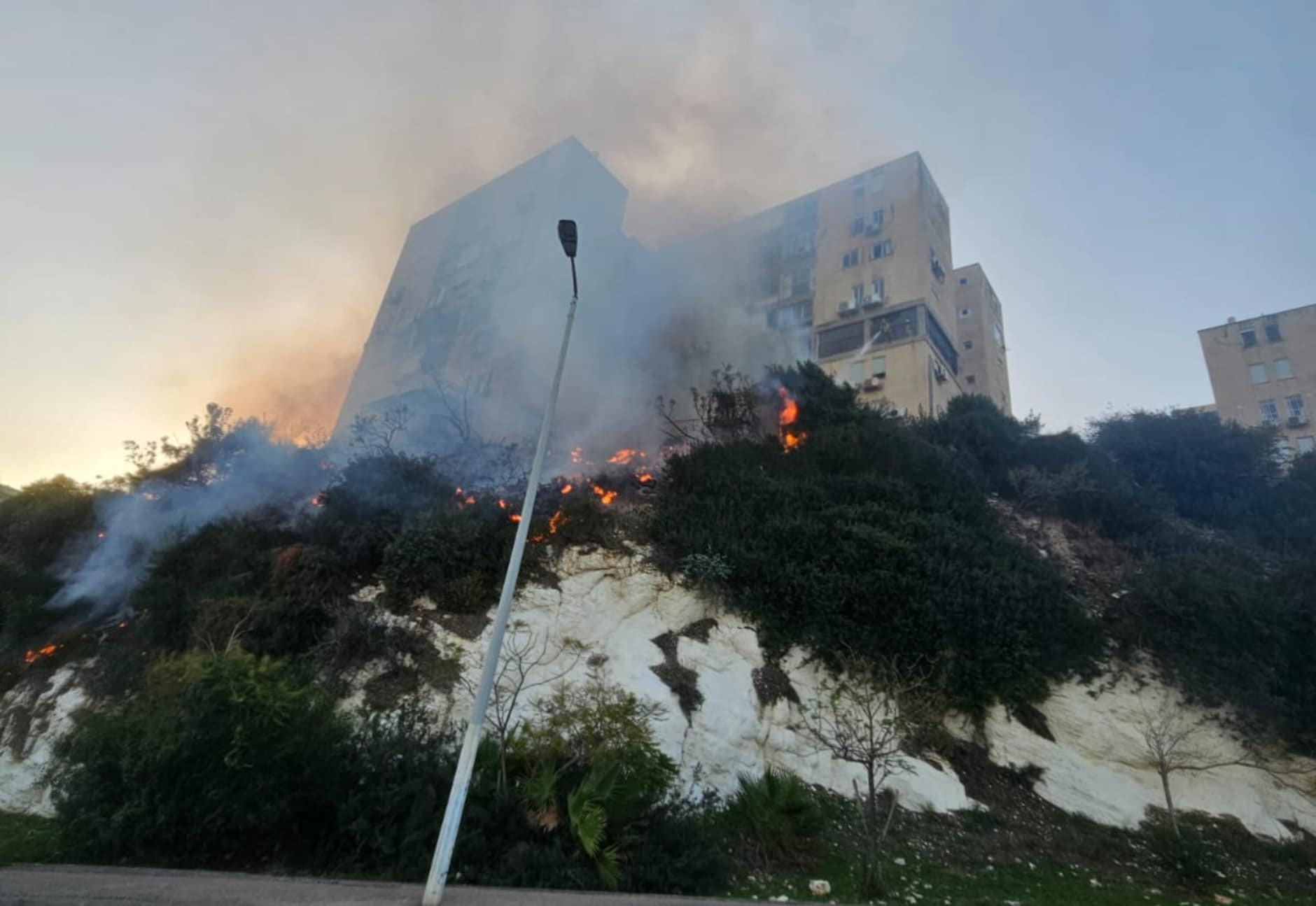 חיפה התעוררה לבוקר של שריפות בשכונת עין הים ובנוה שאנן