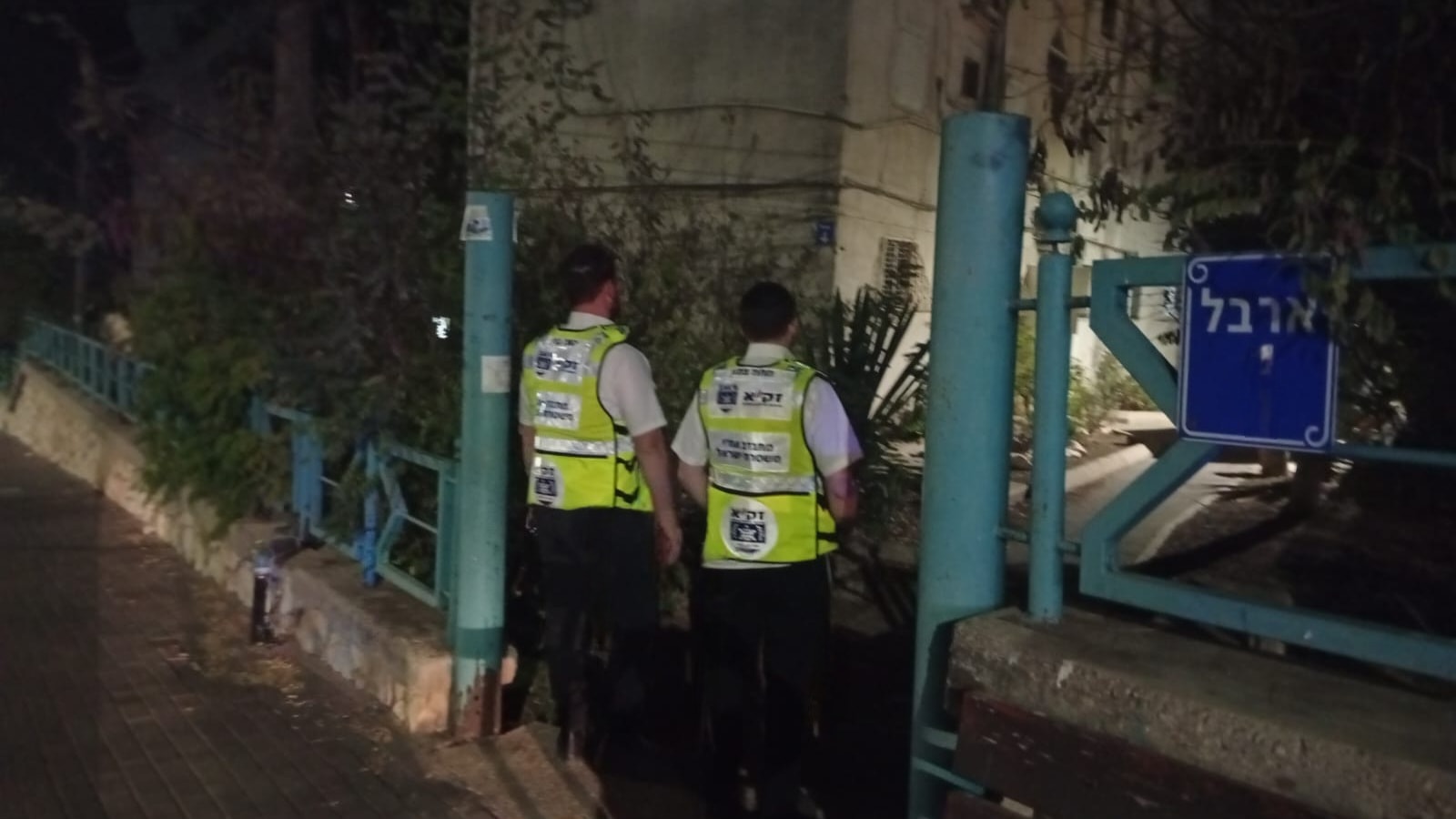 אישה כבת 70 חולצה ללא רוח חיים מדירה שעלתה באש