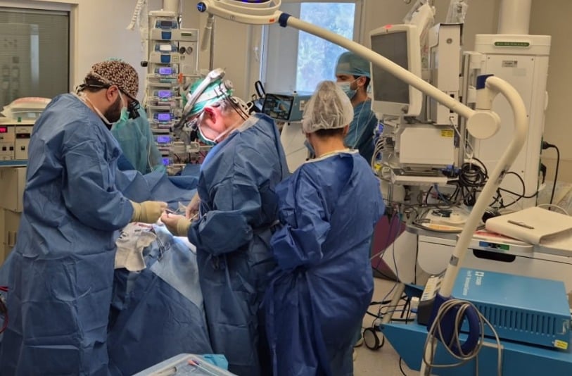 ארבעה תינוקות מחוברים למכשירי אקמו במחלקה לטיפול נמרץ ילדים ברמב"ם