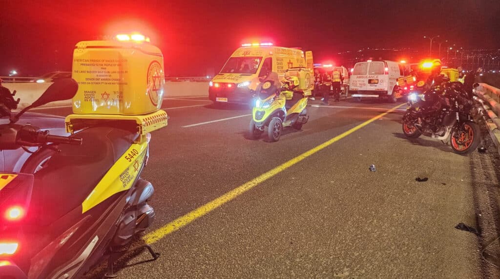 שני רוכבי אופנוע נפצעו בתאונה בכביש 22 סמוך למחלף ההסתדרות