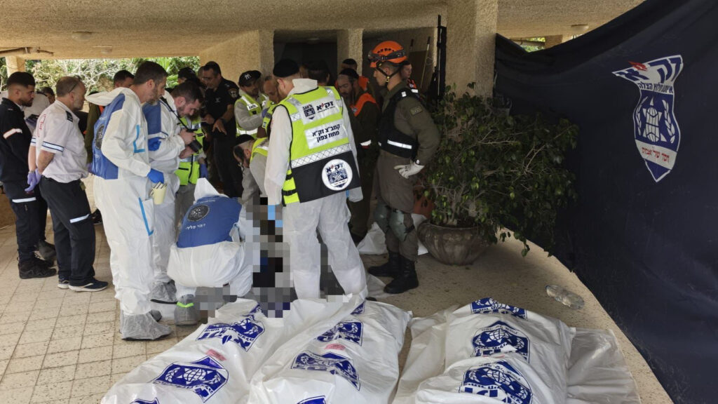 בתום חיפושים שארכו 18 שעות אותרו ארבעת הלכודים ללא רוח חיים