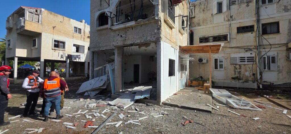 ירי בלתי פוסק לצפון-בת 60 נפצעה בפגיעה ישירה בנהריה