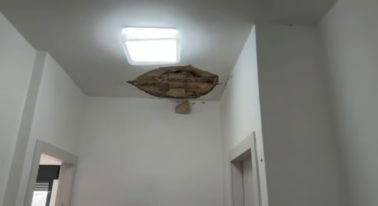 ארבעים טילים וכטב"מים שוגרו לגליל היום דירת מגורים נפגעה בשלומי