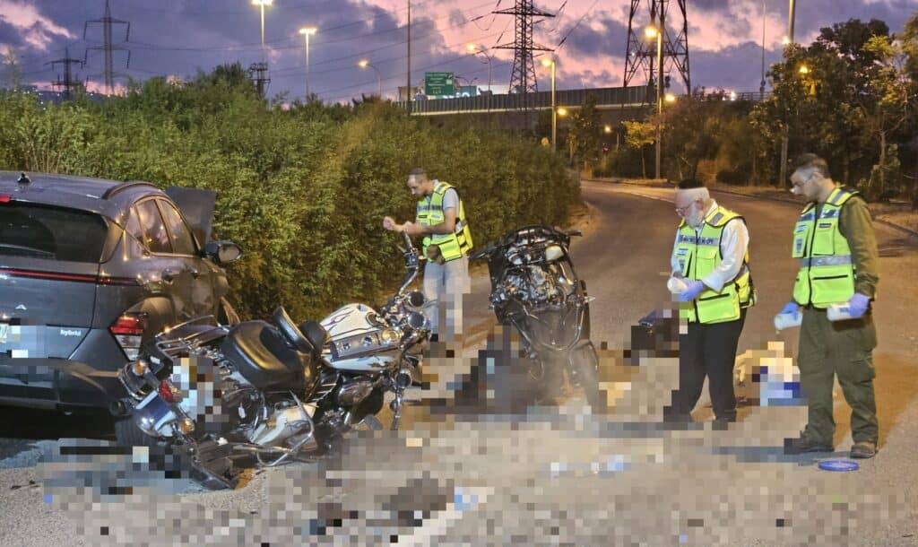 הרוג בתאונה בין שני אופנועים ורכב פרטי בדרך חיפה בקרית אתא