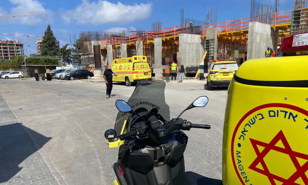 טירת כרמל: פועל נהרג באתר בניה לאחר שנפל מגובה במהלך עבודתו