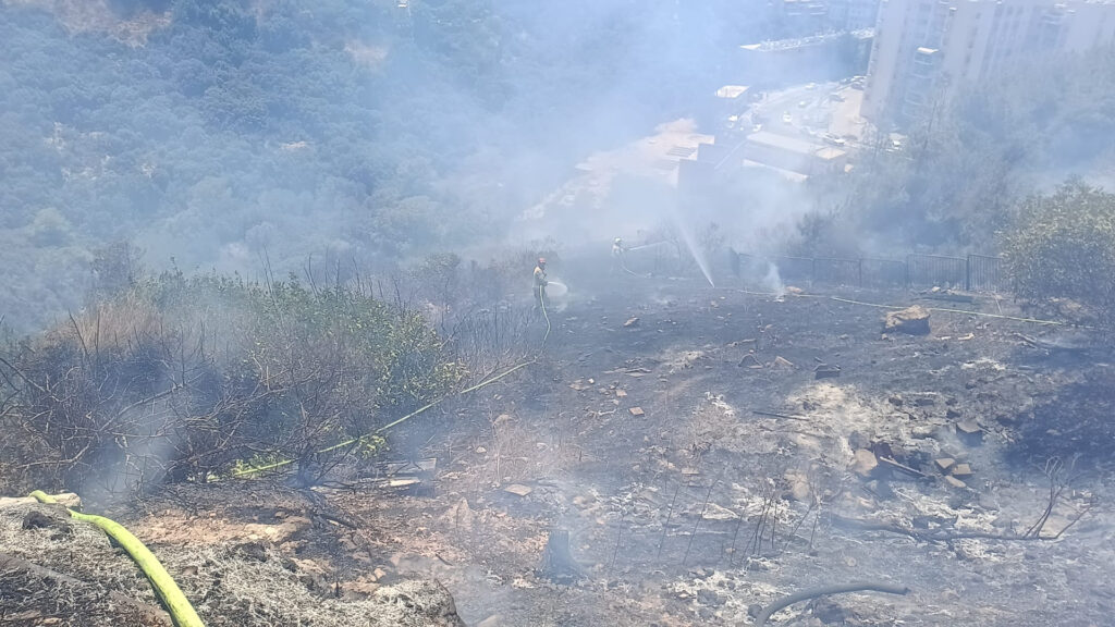 שריפת חורש שפרצה בנחל לוטם בכרמל כובתה ע"י 10 צוותי כב"ה
