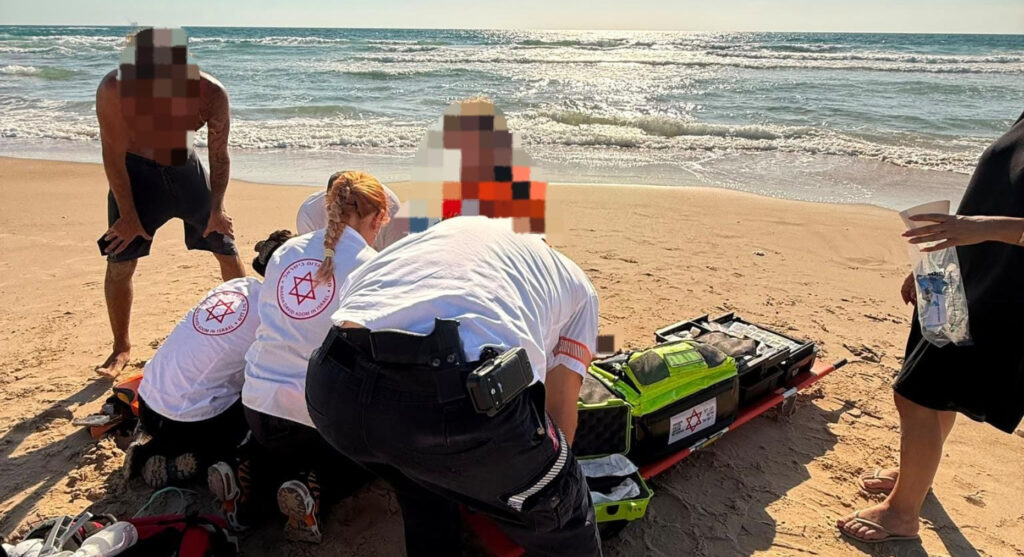 הבונים: גבר כבן שישים טבע בחוף הים והועבר לבית החולים במצב אנוש