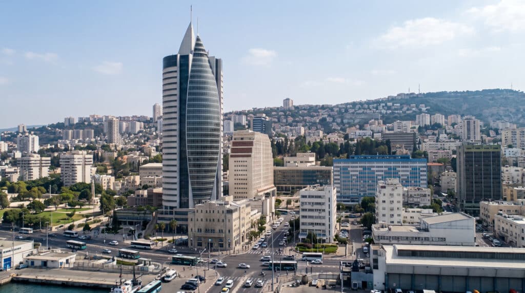 "מגדל המפרש" חוזר לפעילות שנה וחצי לאחר שנפגע מטיל איראני